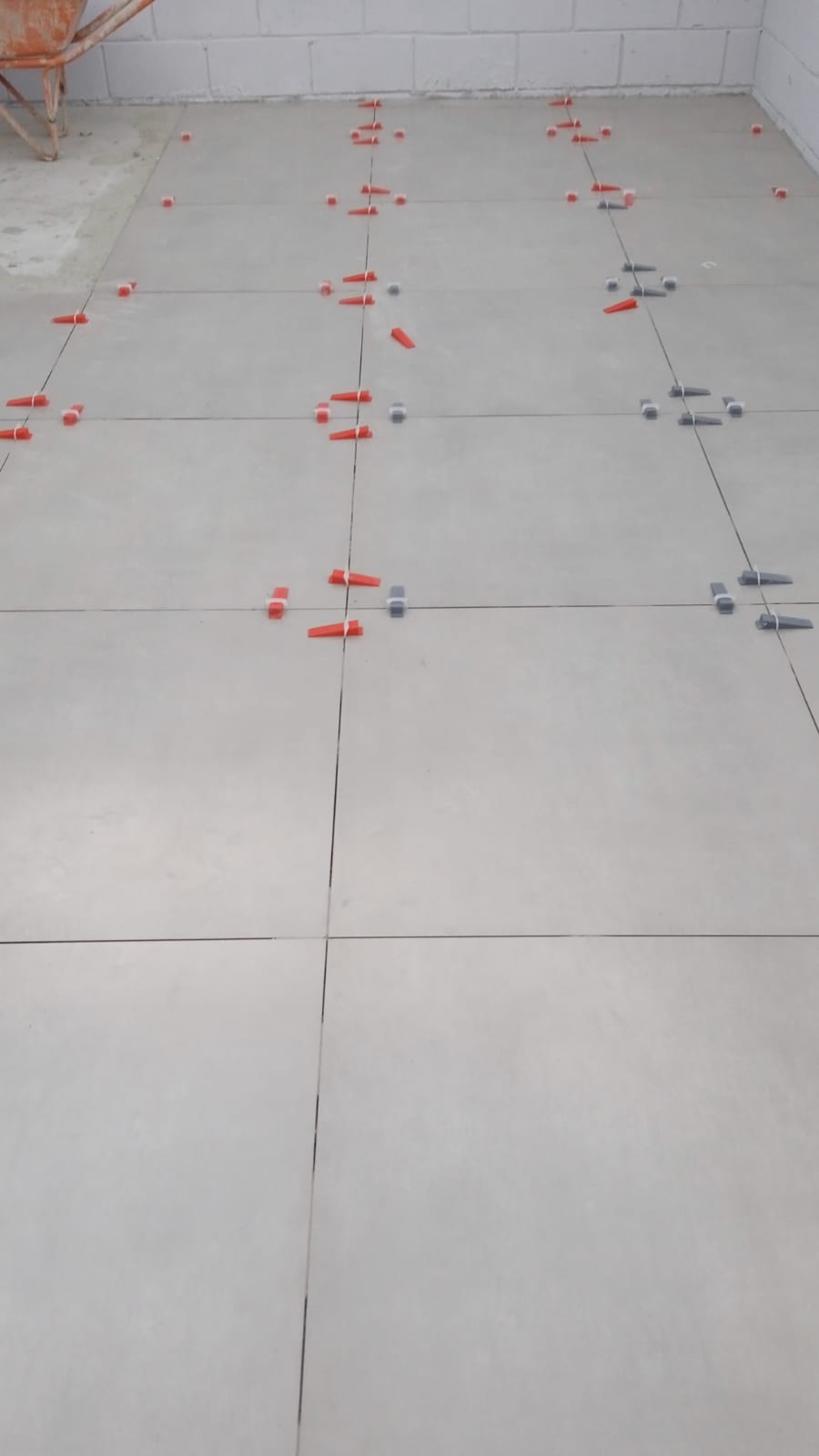 Nivelamento de piso com espaçadores